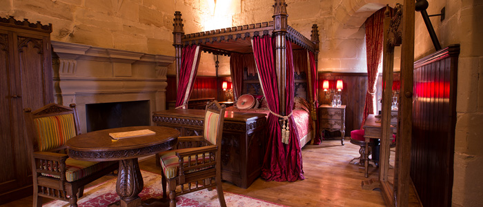 Castle Hotels - Warwick Castle Rose Suite